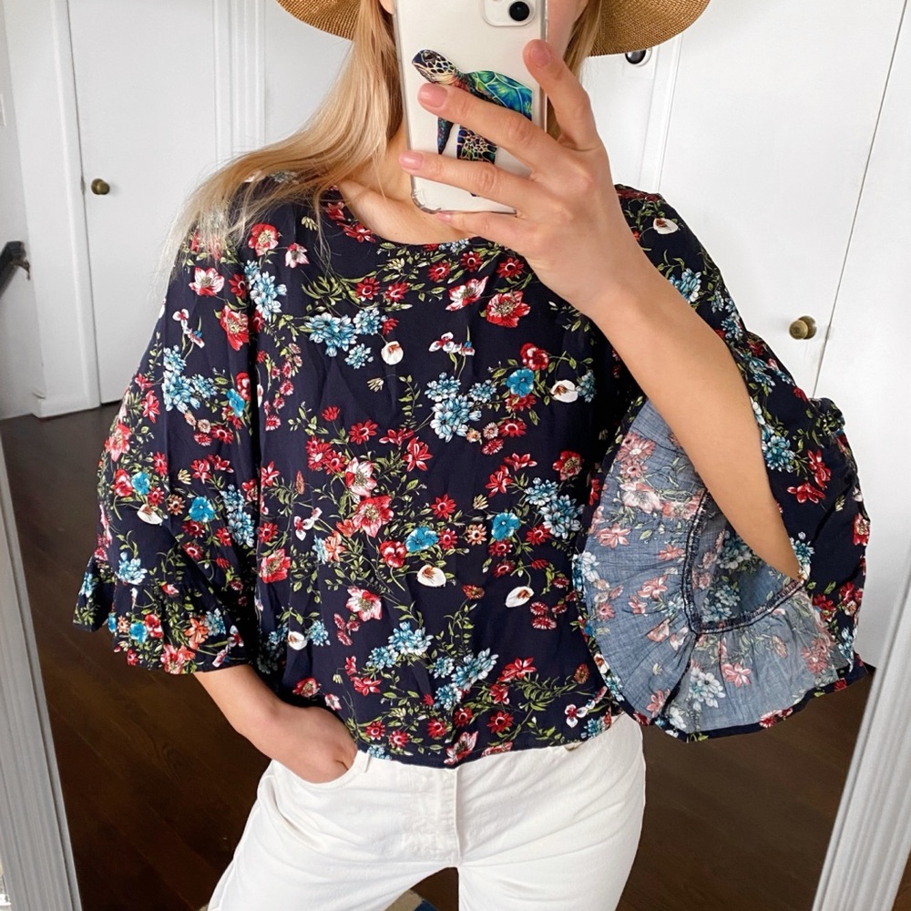 🌺 ONLY BOHO NAVY MULTI FLORAL BELL SLEEVE LOOSE FIT TOP!